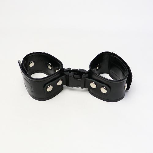 カチッと拘束 (手かせ・ブラック) 3,168 Yen カチッと拘束 (手かせ・ブラック)