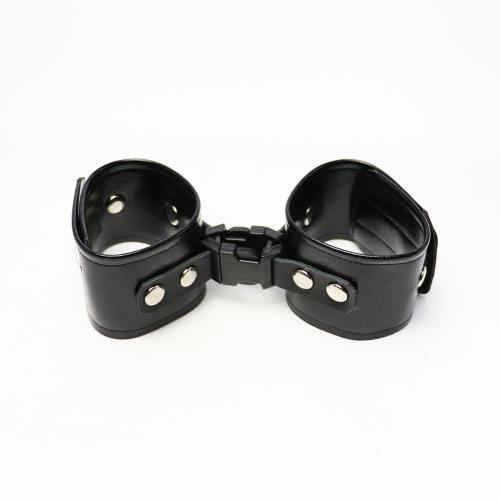 カチッと拘束 (足かせ・ブラック) 3,278 円 Clicks and restraint (fetters Black)